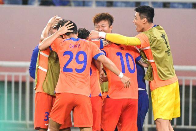 国足名单：武磊回归 杨明洋首入 王钰栋刘若钒在列